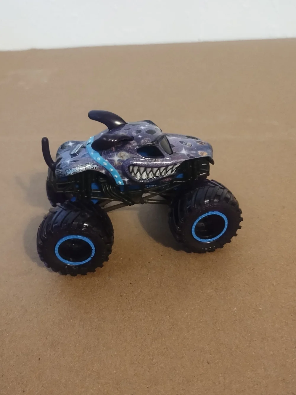 Spin Master Monster Jam Gears Galaxies Monster Mutt Dalmatian Purple 1:64